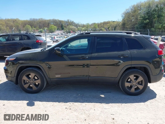 2017 Jeep Cherokee Latitude z VIN 1C4PJMCB9HW512395, wystawiony jako IAAI lot #42161258 z przebiegiem 67 584 mil mil oraz . Historia ofert i sprzedaży dostępna na DreamBid. Obrazek 14.