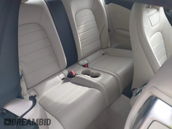 2018 Mercedes-Benz C 300 с VIN WDDWJ4KB9JF707390, выставлен на аукционе IAAI как лот 41541150 с пробегом 92 045 миль миль и . История ставок и продаж доступна на DreamBid. Изображение 8.