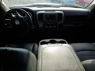 2019 Ram 1500 Tradesman z VIN 1C6RR6KG7KS521077, wystawiony jako Copart lot #83631384 z przebiegiem 79 894 mil mil oraz Szkoda całkowita • Salvage title. Historia ofert i sprzedaży dostępna na DreamBid. Obrazek 8.