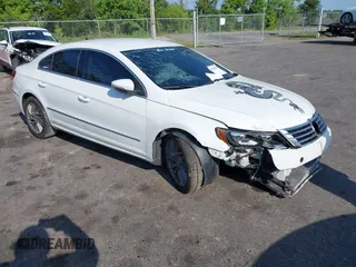 2015 Volkswagen CC R-Line with VIN WVWBN7AN3FE819870, listed as a IAAI auction lot 39390950 with 86,082 mi miles. Bid and sale history available at carsss.com. Image 1.
