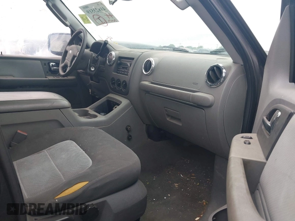 2005 Ford Expedition Special Service with VIN 1FMPU15545LA40791, listed as a IAAI auction lot 41823519 with 156,915 mi miles. Bid and sale history available at carsss.com. Image 5.
