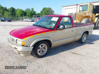 1996 GMC Sonoma SLS with VIN 1GTCS14X4T8515402, listed as a IAAI auction lot 42137071 with 165,316 mi miles. Bid and sale history available at carsss.com. Image 2.