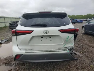 2022 Toyota Highlander Platinum z VIN 5TDFZRBH0NS190765, wystawiony jako Copart lot #57772435 z przebiegiem 33 939 mil mil oraz Szkoda całkowita • Salvage title. Historia ofert i sprzedaży dostępna na DreamBid. Obrazek 6.
