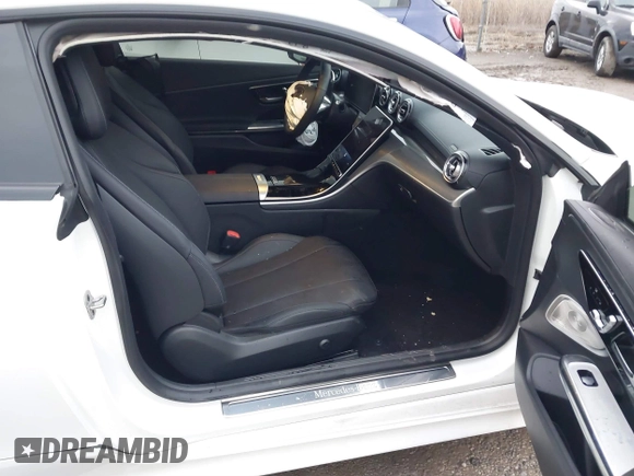 2024 Mercedes-Benz CLE 300 z VIN W1KMJ4HB7RF023870, wystawiony jako IAAI lot #41165727 z przebiegiem 4 831 mil mil oraz . Historia ofert i sprzedaży dostępna na DreamBid. Obrazek 5.