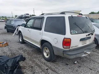 2000 Ford Explorer XLT с VIN 1FMZU63P1YUB59536, выставлен на аукционе IAAI как лот 42525666 с пробегом 300 184 миль миль и . История ставок и продаж доступна на DreamBid. Изображение 3.