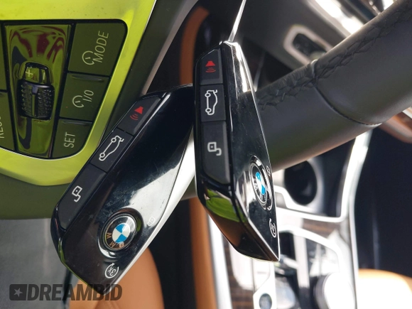 2024 BMW X7 xDrive40i z VIN 5UX23EM07R9T99861, wystawiony jako IAAI lot #40400730 z przebiegiem 9 916 mil mil oraz . Historia ofert i sprzedaży dostępna na DreamBid. Obrazek 11.