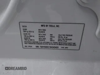 2025 Tesla Model Y Long Range with VIN 7SAYGDEE1SA343429, listed as a IAAI auction lot 41504455 with 1,284 mi miles and . Bid and sale history available at carsss.com. Image 9.