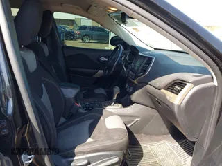 2017 Jeep Cherokee Sport z VIN 1C4PJLAB7HW617014, wystawiony jako IAAI lot #42024427 z przebiegiem 196 968 mil mil oraz . Historia ofert i sprzedaży dostępna na DreamBid. Obrazek 5.
