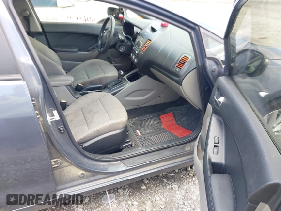 2015 Kia Forte LX with VIN KNAFX4A64F5271782, listed as a IAAI auction lot 41981939 with Not Provided miles. Bid and sale history available at carsss.com. Image 5.