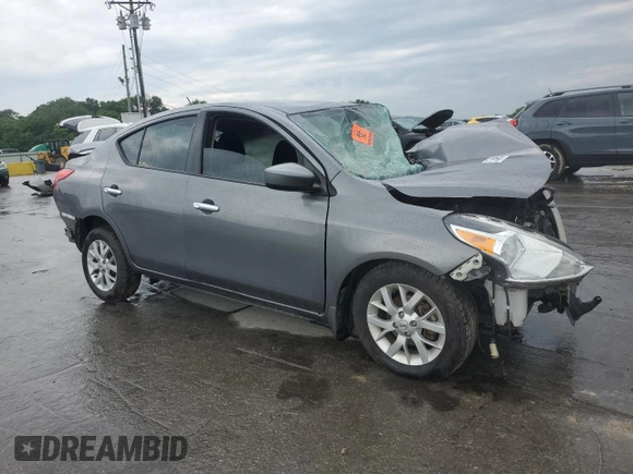 2017 Nissan Versa SV z VIN 3N1CN7AP1HL849686, wystawiony jako Copart lot #57840005 z przebiegiem Nie podano mil oraz Szkoda całkowita • Salvage title. Historia ofert i sprzedaży dostępna na DreamBid. Obrazek 4.