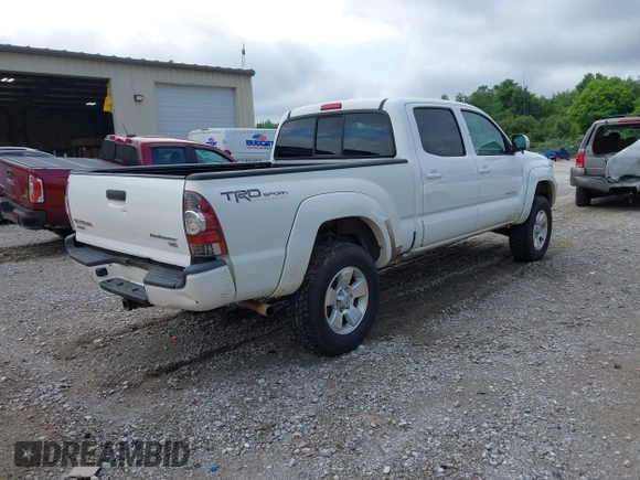 2013 Toyota Tacoma PreRunner z VIN 5TFKU4HN6DX003129, wystawiony jako IAAI lot #42190939 z przebiegiem 206 404 mil mil oraz . Historia ofert i sprzedaży dostępna na DreamBid. Obrazek 4.