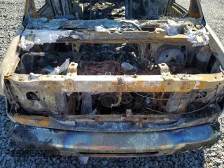 2003 Ford Econoline Passenger XL z VIN 1FBSS31LX3HA93522, wystawiony jako Copart lot #49734755 z przebiegiem Nie podano mil oraz Nie do naprawy • Non repairable. Historia ofert i sprzedaży dostępna na DreamBid. Obrazek 12.