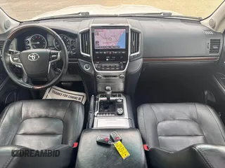 2016 Toyota Land Cruiser z VIN JTMCY7AJ4G4037285, wystawiony jako IAAI lot #42158243 z przebiegiem 195 028 mil mil oraz . Historia ofert i sprzedaży dostępna na DreamBid. Obrazek 6.