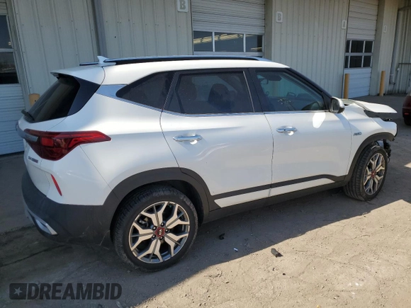 2021 Kia Seltos SX z VIN KNDETCA23M7082933, wystawiony jako Copart lot #49069285 z przebiegiem 31 655 mil mil oraz Szkoda całkowita • Salvage title. Historia ofert i sprzedaży dostępna na DreamBid. Obrazek 3.