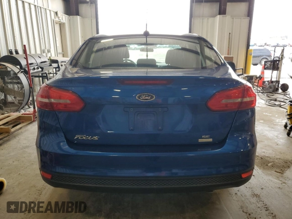 2018 Ford Focus SE z VIN 1FADP3FE2JL332464, wystawiony jako Copart lot #55649215 z przebiegiem 95 541 mil mil oraz Czysty tytuł • Clean title. Historia ofert i sprzedaży dostępna na DreamBid. Obrazek 6.
