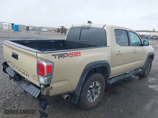 2020 Toyota Tacoma 4WD SR5 with VIN 3TMCZ5AN0LM340440, listed as a IAAI auction lot 41576373 with 98,843 mi miles. Bid and sale history available at carsss.com. Image 4.
