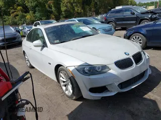 2013 BMW 3 Series 328i xDrive z VIN WBAKF5C56DE658035, wystawiony jako IAAI lot #40345747 z przebiegiem 106 321 mil mil oraz . Historia ofert i sprzedaży dostępna na DreamBid. Obrazek 1.