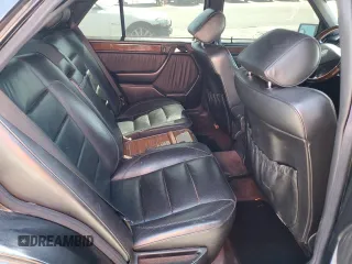 1994 Mercedes-Benz 400 E z VIN WDBEA34E6RC103296, wystawiony jako Copart lot #57000855 z przebiegiem 186 177 mil mil oraz Czysty tytuł • Clean title. Historia ofert i sprzedaży dostępna na DreamBid. Obrazek 10.
