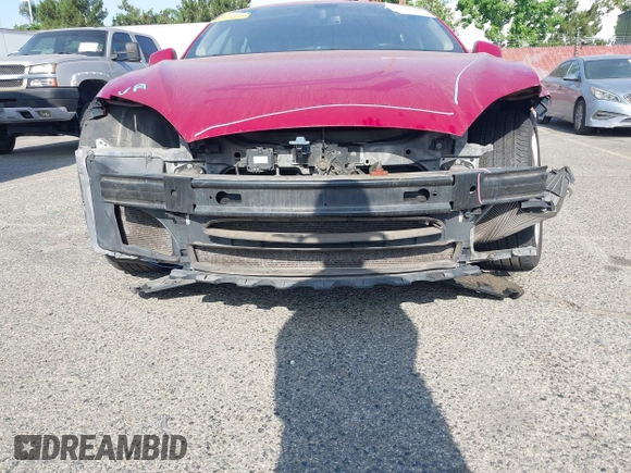 2014 Tesla Model S 60 z VIN 5YJSA1H16EFP42727, wystawiony jako IAAI lot #42544475 z przebiegiem 166 877 mil mil oraz . Historia ofert i sprzedaży dostępna na DreamBid. Obrazek 6.