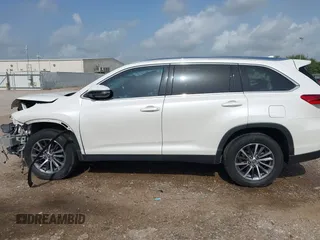 2019 Toyota Highlander SE with VIN 5TDKZRFH0KS557636, listed as a IAAI auction lot 42601100 with 107,922 mi miles and . Bid and sale history available at DreamBid. Image 15.