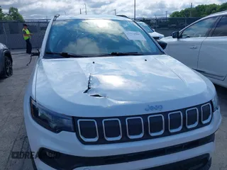 2022 Jeep Compass Latitude z VIN 3C4NJDBB9NT122004, wystawiony jako IAAI lot #42752941 z przebiegiem 108 509 mil mil oraz . Historia ofert i sprzedaży dostępna na DreamBid. Obrazek 6.