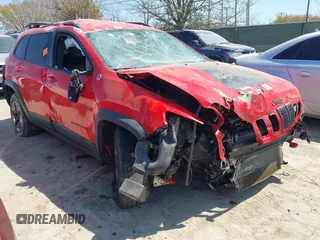 2019 Jeep Cherokee Trailhawk Elite with VIN 1C4PJMBX8KD305108, listed as a IAAI auction lot 41763970 with 70,705 mi miles. Bid and sale history available at carsss.com. Image 1.