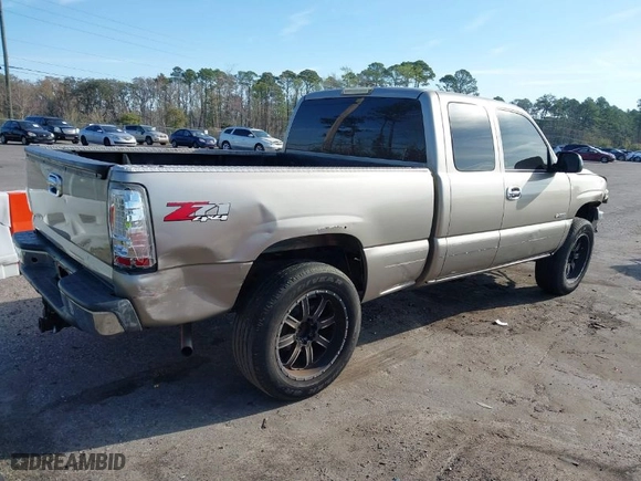 2001 Chevrolet Silverado 1500 LS with VIN 2GCEC19T011127353, listed as a IAAI auction lot 41738510 with 376,061 mi miles. Bid and sale history available at carsss.com. Image 4.