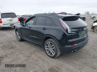 2019 Cadillac XT4 FWD Sport z VIN 1GYFZER49KF178096, wystawiony jako IAAI lot #41611247 z przebiegiem 37 971 mil mil oraz . Historia ofert i sprzedaży dostępna na DreamBid. Obrazek 3.