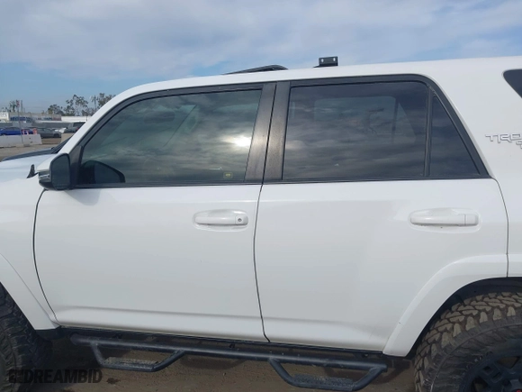 2019 Toyota 4Runner SR5 with VIN JTEBU5JR4K5659014, listed as a IAAI auction lot 41915237 with 90,376 mi miles. Bid and sale history available at carsss.com. Image 14.