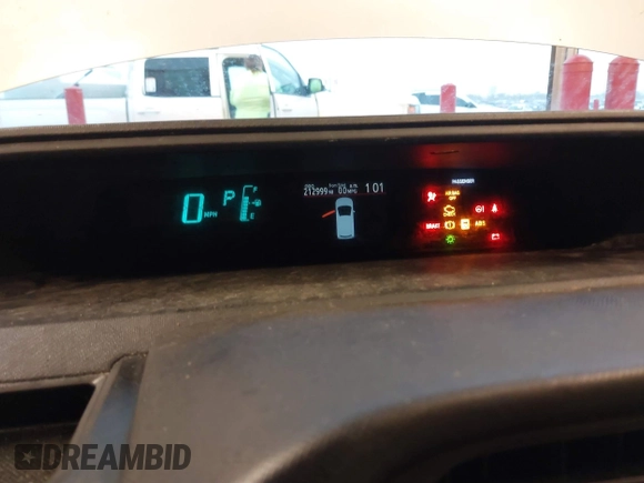 2013 Toyota Prius One z VIN JTDKDTB31D1545100, wystawiony jako IAAI lot #40760019 z przebiegiem 212 999 mil mil oraz . Historia ofert i sprzedaży dostępna na DreamBid. Obrazek 7.