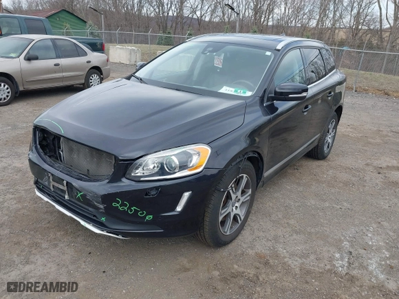 2014 Volvo XC60 3.0L R-Design Premier Plus with VIN YV4902DZ0E2544230, listed as a IAAI auction lot 41824546 with 33,628 mi miles. Bid and sale history available at carsss.com. Image 2.