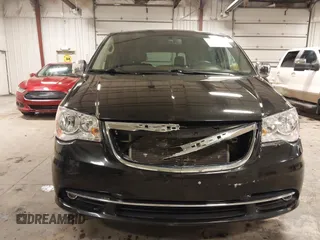 2015 Chrysler Town & Country Touring L z VIN 2C4RC1CG9FR728864, wystawiony jako IAAI lot #42211260 z przebiegiem 150 345 mil mil oraz . Historia ofert i sprzedaży dostępna na DreamBid. Obrazek 12.