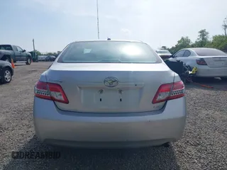 2011 Toyota Camry LE z VIN 4T1BF3EKXBU607307, wystawiony jako IAAI lot #42269501 z przebiegiem 153 051 mil mil oraz . Historia ofert i sprzedaży dostępna na DreamBid. Obrazek 15.