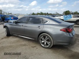 2015 Infiniti Q70 z VIN JN1BY1PR9FM831870, wystawiony jako Copart lot #46022015 z przebiegiem 144 553 mil mil oraz Szkoda całkowita • Salvage title. Historia ofert i sprzedaży dostępna na DreamBid. Obrazek 2.