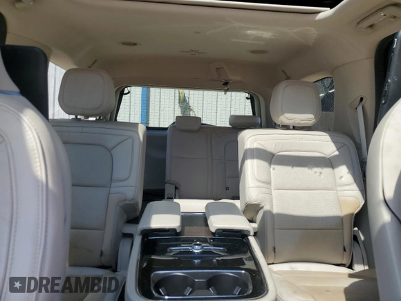 2019 Lincoln Navigator Reserve z VIN 5LMJJ2LTXKEL09234, wystawiony jako Copart lot #53701725 z przebiegiem 24 047 mil mil oraz Szkoda całkowita • Salvage title. Historia ofert i sprzedaży dostępna na DreamBid. Obrazek 10.