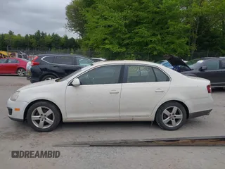 2008 Volkswagen Jetta SE with VIN 3VWRZ81K08M093880, listed as a IAAI auction lot 42273895 with 266,962 mi miles and . Bid and sale history available at DreamBid. Image 12.