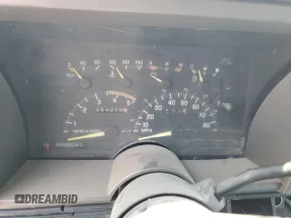 1994 Chevrolet Suburban z VIN 1GNGK26F1RJ444762, wystawiony jako Copart lot #86776674 z przebiegiem 354 375 mil mil oraz Szkoda całkowita • Salvage title. Historia ofert i sprzedaży dostępna na DreamBid. Obrazek 9.