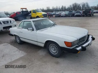 1985 Mercedes-Benz 380 z VIN WDBBA45C4FA019376, wystawiony jako IAAI lot #41704673 z przebiegiem 96 807 mil mil oraz . Historia ofert i sprzedaży dostępna na DreamBid. Obrazek 1.