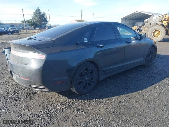 2014 Lincoln MKZ with VIN 3LN6L2GK2ER804596, listed as a IAAI auction lot 41376040 with 202,740 mi miles. Bid and sale history available at carsss.com. Image 4.