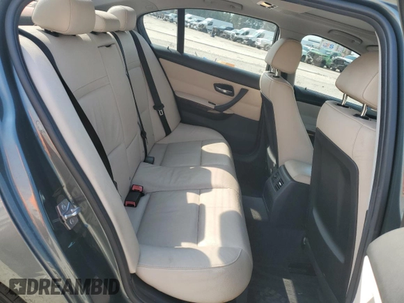 2011 BMW 3 Series 328i xDrive z VIN WBAPK5G59BNN28243, wystawiony jako Copart lot #46920195 z przebiegiem 125 728 mil mil oraz Szkody całkowita. Historia ofert i sprzedaży dostępna na DreamBid. Obrazek 10.