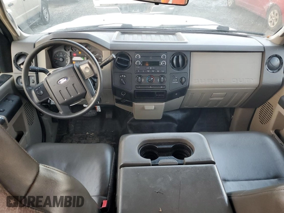2010 Ford F-250 XL z VIN 1FTSX2B59AEA46522, wystawiony jako Copart lot #82400814 z przebiegiem 152 220 mil mil oraz Szkody całkowita. Historia ofert i sprzedaży dostępna na DreamBid. Obrazek 8.