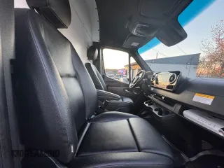 2022 Mercedes-Benz Sprinter with VIN W1Y8ED6Y7NT100364, listed as a Copart auction lot 86869134 with 46,322 mi miles and Clean Title. Bid and sale history available at DreamBid. Image 5.