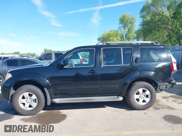 2007 Nissan Pathfinder S z VIN 5N1AR18U47C636190, wystawiony jako IAAI lot #42200265 z przebiegiem 228 221 mil mil oraz . Historia ofert i sprzedaży dostępna na DreamBid. Obrazek 15.