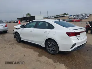 2023 Kia Forte GT-Line z VIN 3KPF54AD7PE683899, wystawiony jako IAAI lot #41902601 z przebiegiem 13 859 mil mil oraz . Historia ofert i sprzedaży dostępna na DreamBid. Obrazek 3.