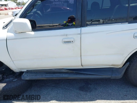 1997 Toyota 4Runner SR5 с VIN JT3GN86R0V0025626, выставлен на аукционе IAAI как лот 42303710 с пробегом 174 320 миль миль и . История ставок и продаж доступна на DreamBid. Изображение 14.