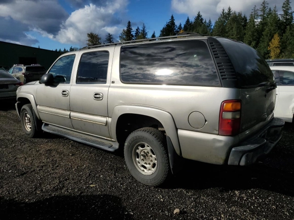 2003 Chevrolet Suburban LT with VIN 3GNGK26U73G173374, listed as a Copart auction lot 76328004 with 170,666 mi miles and Salvage Title. Bid and sale history available at carsss.com. Image 2.