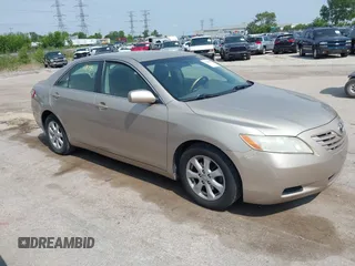 2007 Toyota Camry CE z VIN 4T1BE46K27U523304, wystawiony jako IAAI lot #42415878 z przebiegiem 204 105 mil mil oraz . Historia ofert i sprzedaży dostępna na DreamBid. Obrazek 1.
