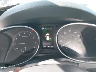 2017 Hyundai Santa Fe 2.4L z VIN 5XYZU3LB4HG446961, wystawiony jako IAAI lot #42214109 z przebiegiem 140 175 mil mil oraz . Historia ofert i sprzedaży dostępna na DreamBid. Obrazek 7.