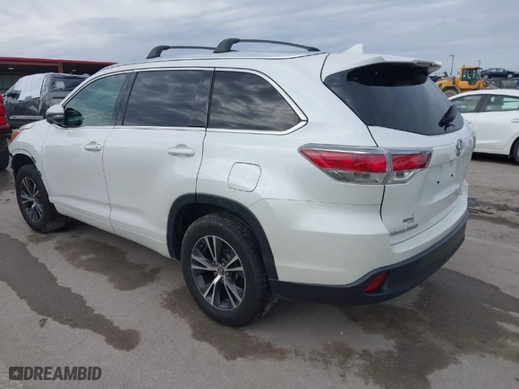 2016 Toyota Highlander XLE with VIN 5TDKKRFH3GS153709, listed as a IAAI auction lot 41630216 with 190670 miles. Bid and sale history available at carsss.com. Image 3.