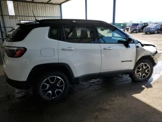 2024 Jeep Compass Trailhawk z VIN 3C4NJDDN1RT144852, wystawiony jako Copart lot #59986935 z przebiegiem 33 629 mil mil oraz Czysty tytuł • Clean title. Historia ofert i sprzedaży dostępna na DreamBid. Obrazek 3.
